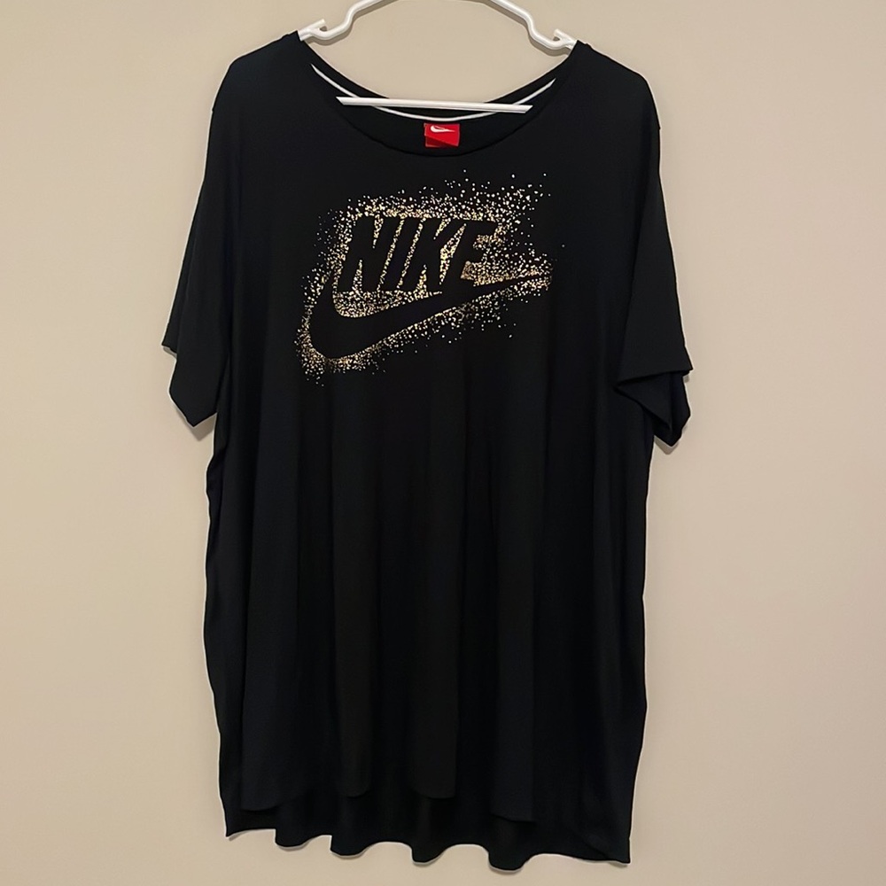 Women’s Plus Size Nike T-Shirt. Black and gold. 3X.